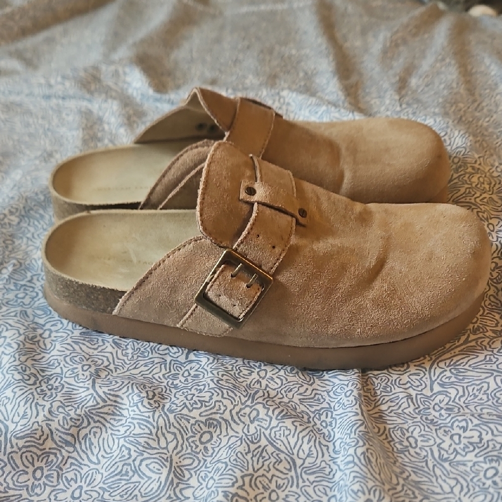 American Eagle Outfitters Tan Suede Slip-On Clogs - Picture 6 of 6